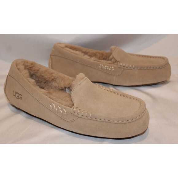 NIB UGG WOMEN'S ANSLEY SUEDE SHEARLING LINED SLIPPERS SAND - Picture 1 of 7